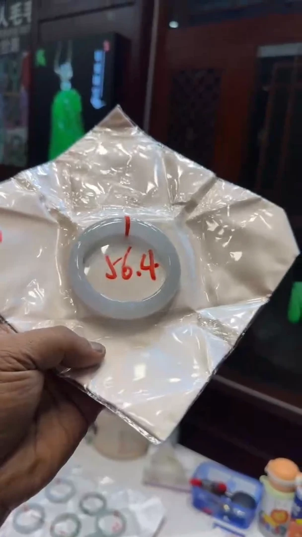 未镶嵌手镯翡翠手镯包容价