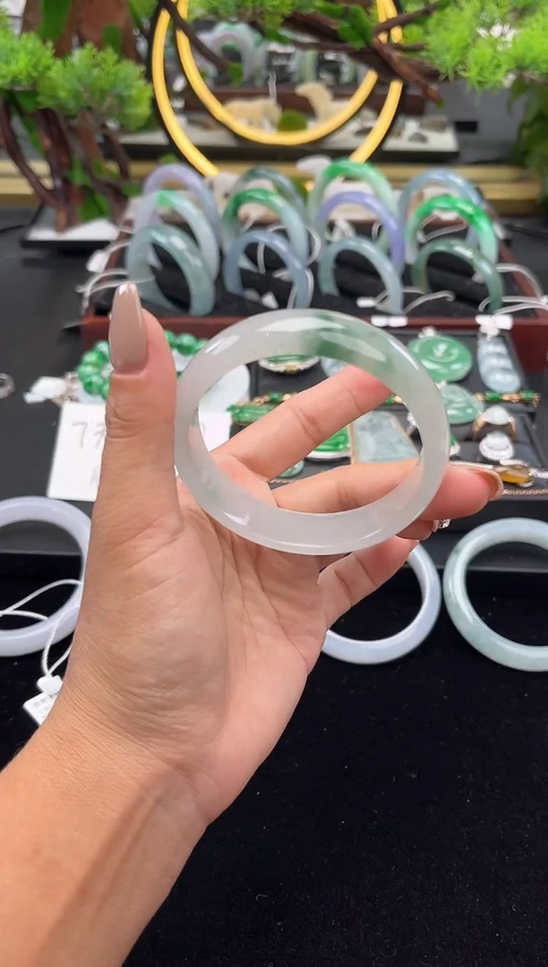 未镶嵌手镯翡翠手镯