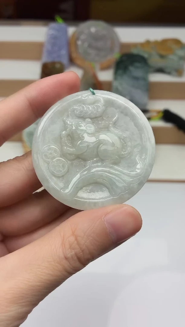 颈饰未镶嵌翡翠牌子