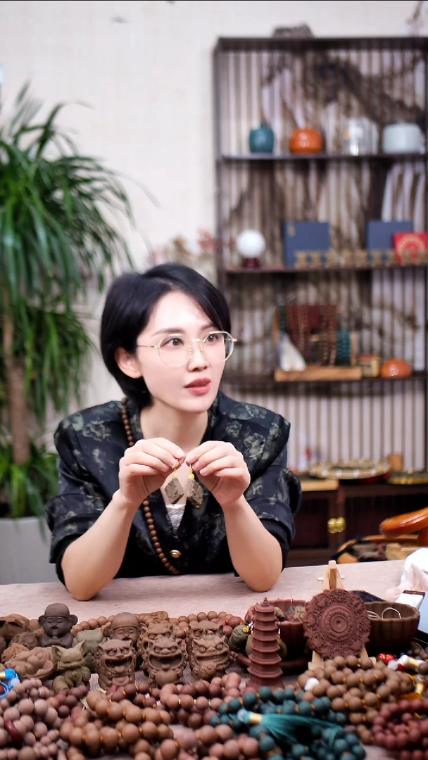 木香身丸方块蝴蝶耳坠