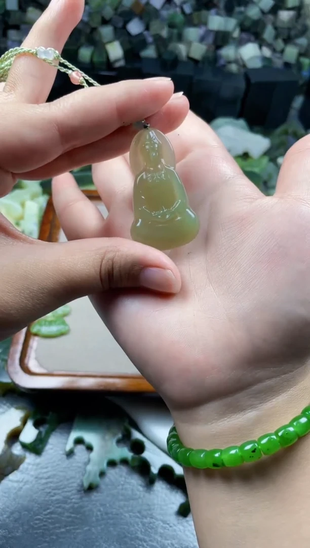 吊坠(赠链)未镶嵌和田玉素衣观音