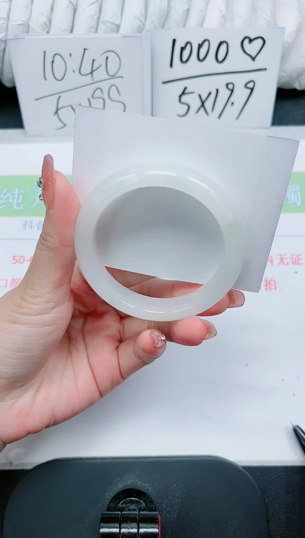 【闪购商品】石英质玉手镯未镶嵌35