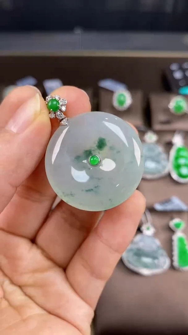 【闪购商品】翡翠吊坠(不含链)18K金镶嵌翡翠包镶平安扣