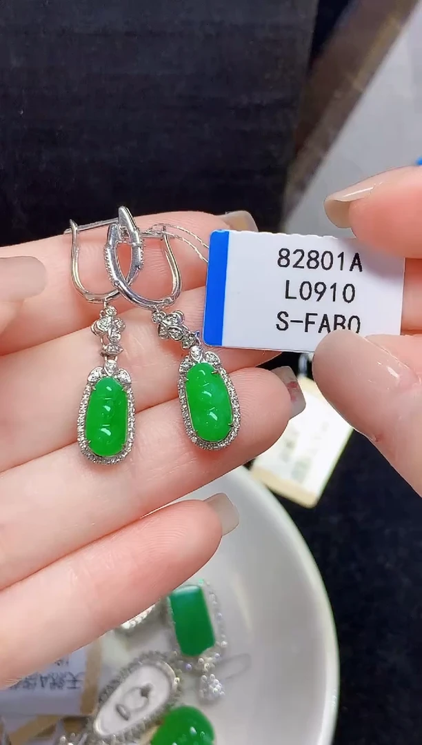 18K金镶嵌翡翠耳饰L0910多样性发其一