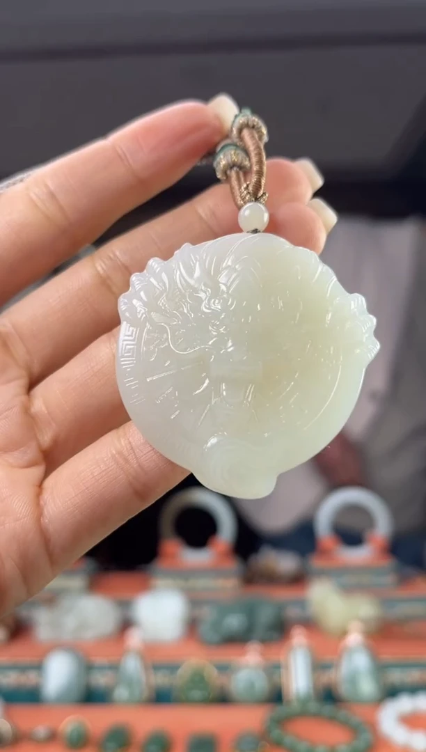 颈饰未镶嵌和田玉佩佩