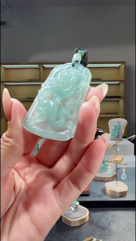 吊坠(不含链)未镶嵌翡翠龙牌