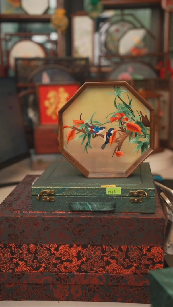 扇子苏绣双面绣八角台屏胡桃木框大号20CM