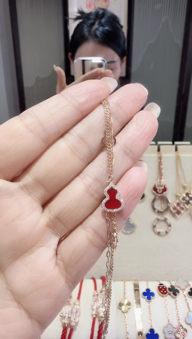 18K金镶嵌手链钻石手链