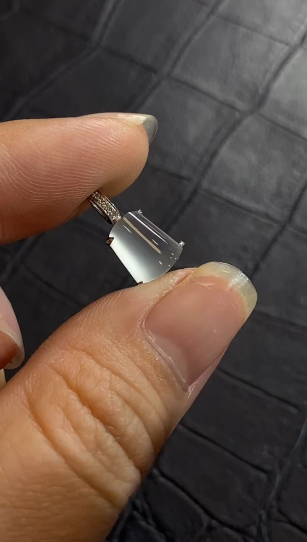 翡翠18K金镶嵌颈饰收到货48小时鉴赏期（超时不退不换）