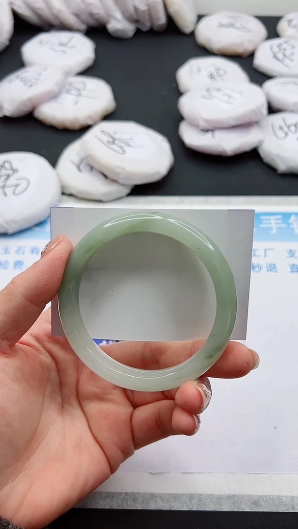 【闪购商品】石英质玉手镯未镶嵌122-60