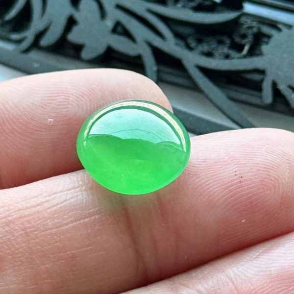 天然缅甸翡翠大绿蛋面