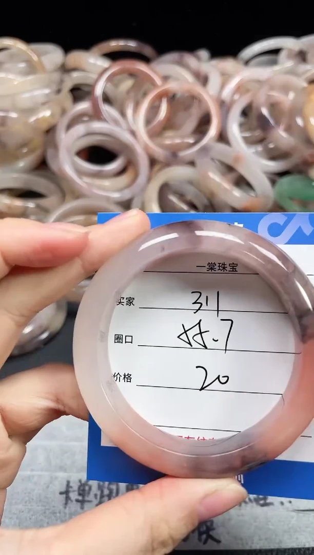 未镶嵌石英质玉手镯311