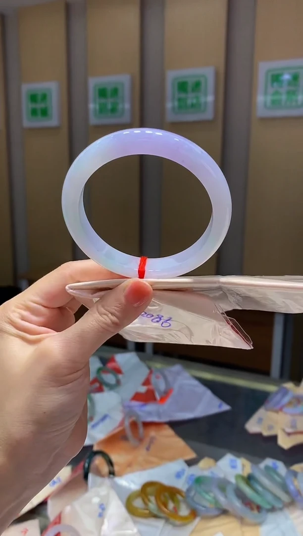 翡翠手镯未镶嵌-Q558圈口59*11*8