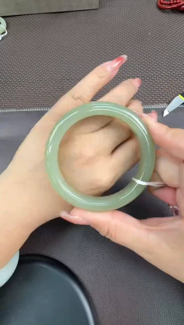 【闪购商品】和田玉手镯未镶嵌59