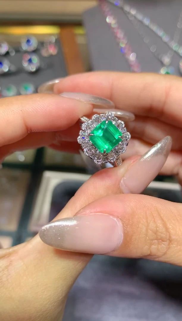 祖母绿戒指18K金镶嵌2.05CT