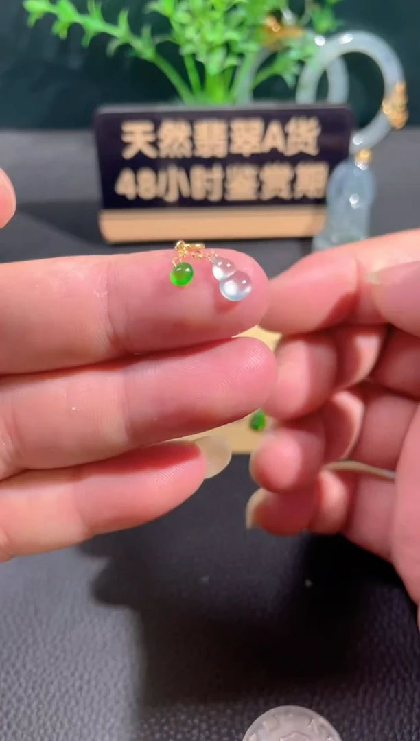翡翠18K金镶嵌颈饰翡翠