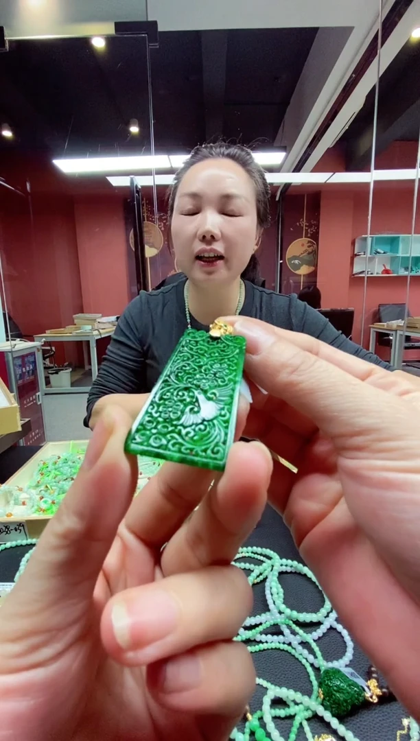 颈饰未镶嵌翡翠吊坠