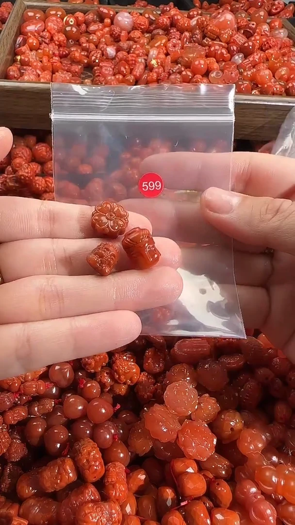 颈饰未镶嵌南红玛瑙1