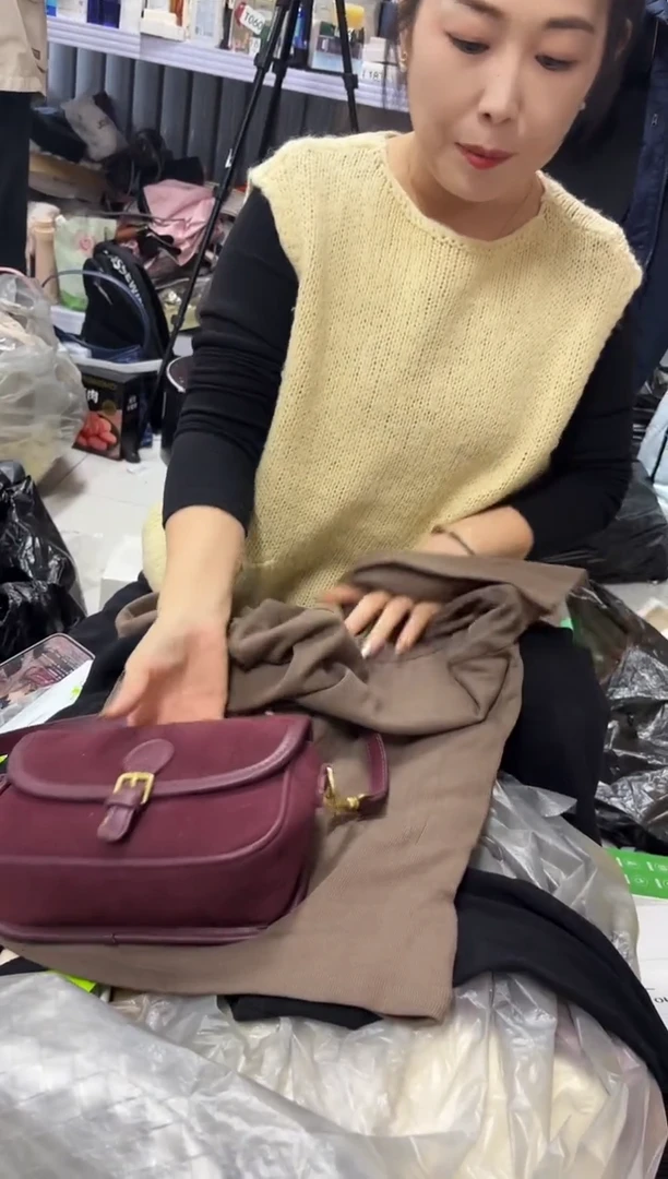 PVC点点小红心 关注主播咖色打底衣一件