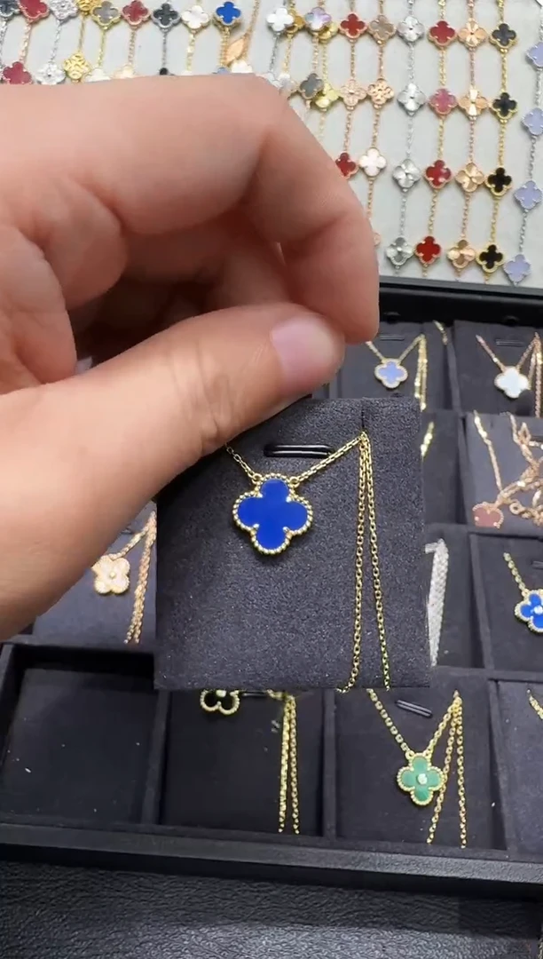 18K金镶嵌套链玛瑙/玉髓蓝色k黄，大号四叶草套链