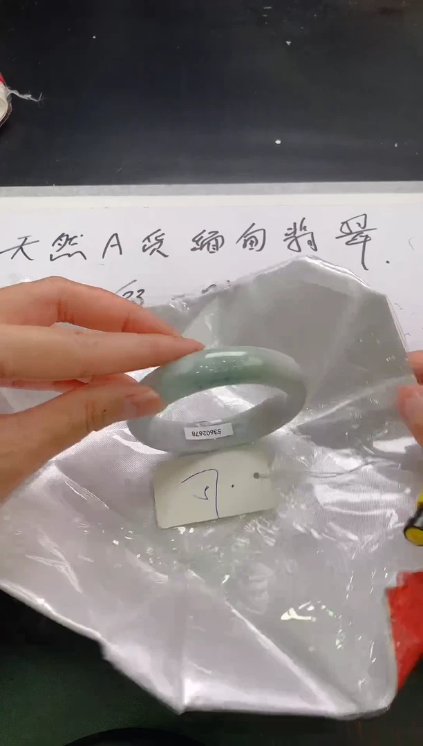 翡翠手镯未镶嵌18