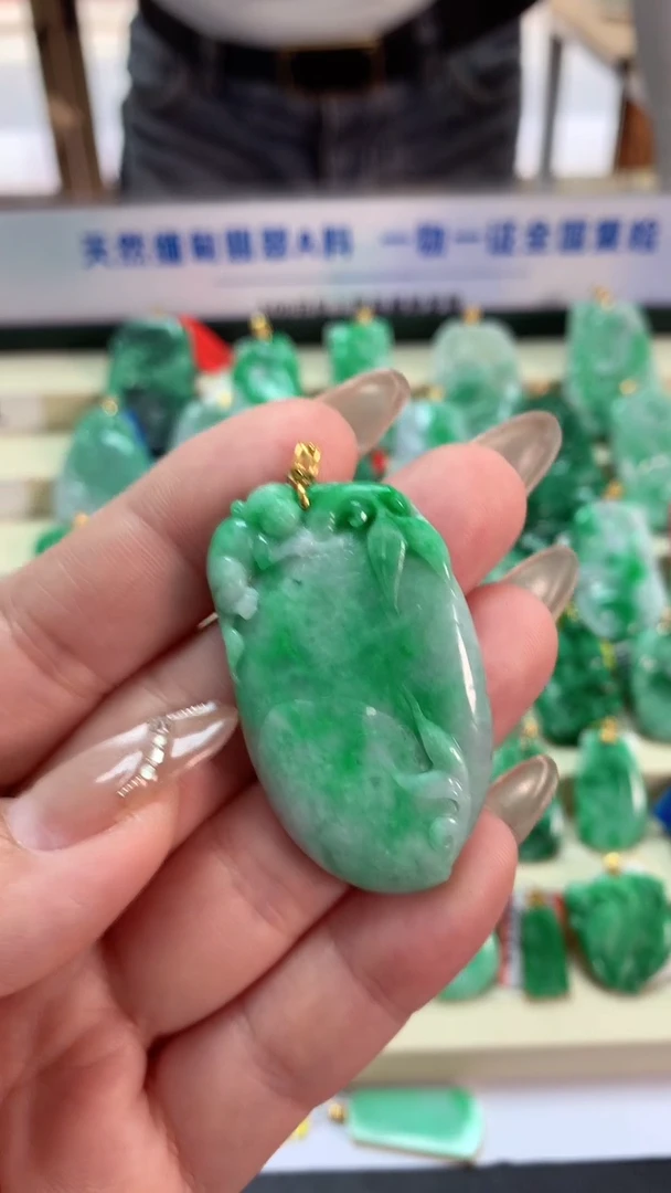 【闪购商品】翡翠吊坠(不含链)18K金镶嵌挂件