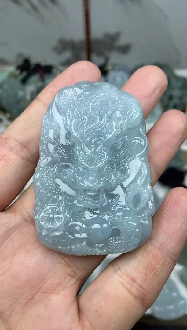 颈饰未镶嵌翡翠龙牌