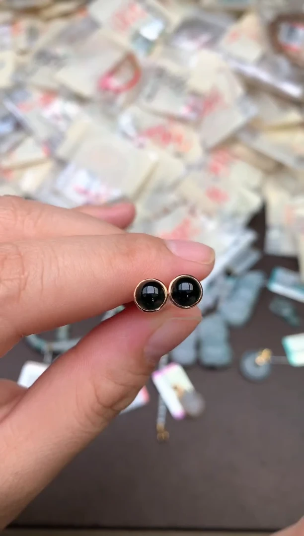 18K金镶嵌挂件翡翠—