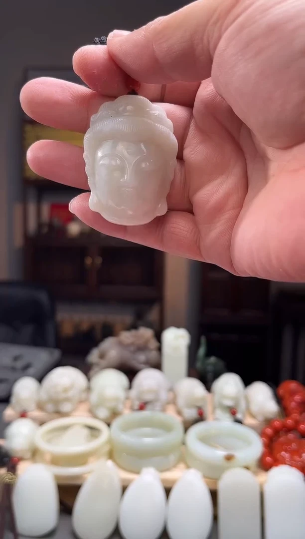 颈饰未镶嵌和田玉吊坠1