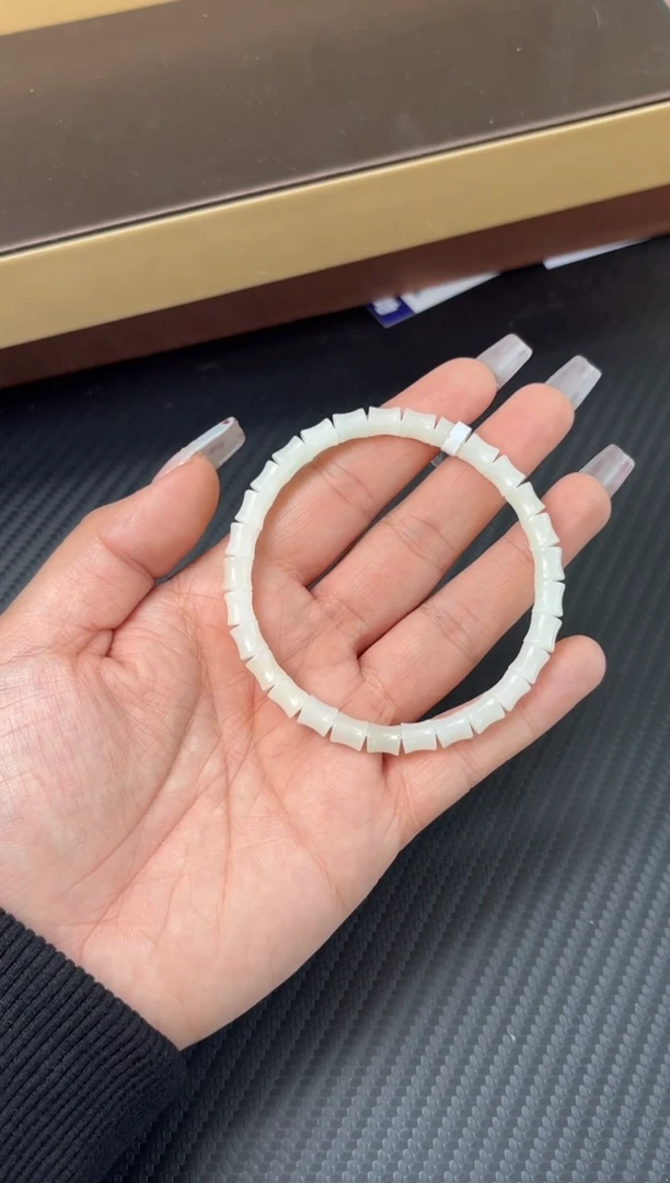 未镶嵌手串和田玉若羌微色差卡6*7