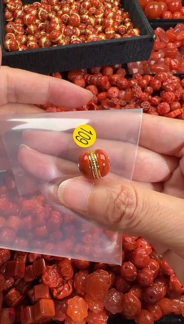 南红玛瑙未镶嵌颈饰1