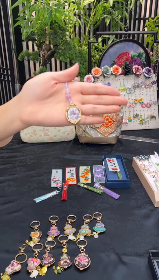 织绣?非遗苏绣手工饰品