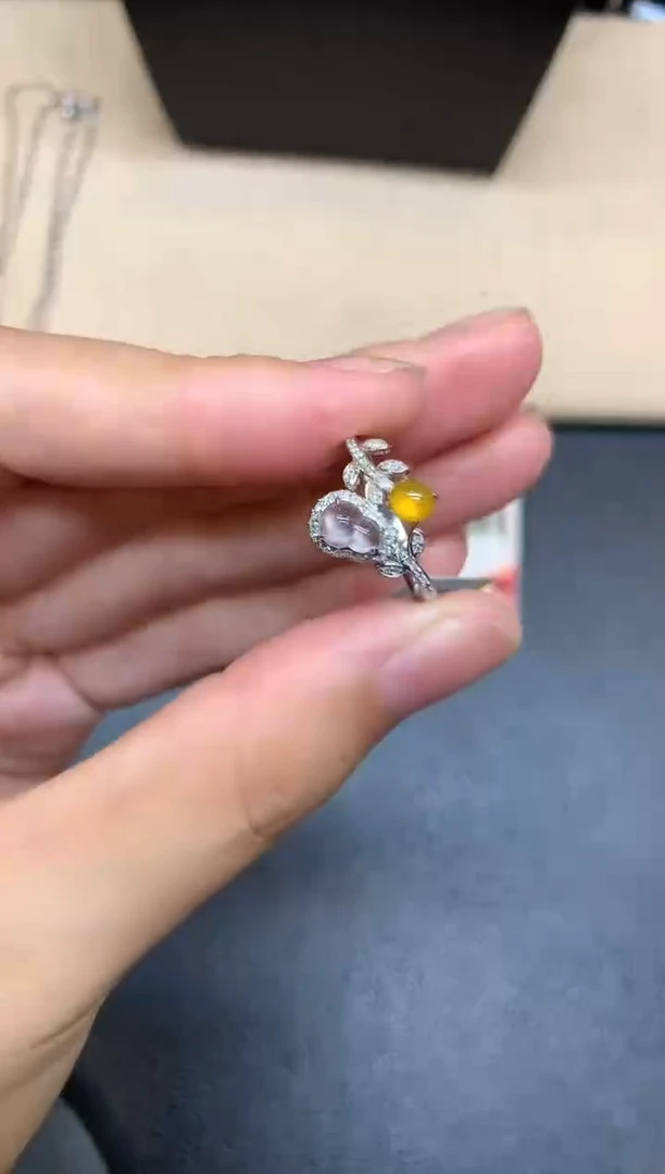 18K金镶嵌戒指翡翠葫芦【无服务费