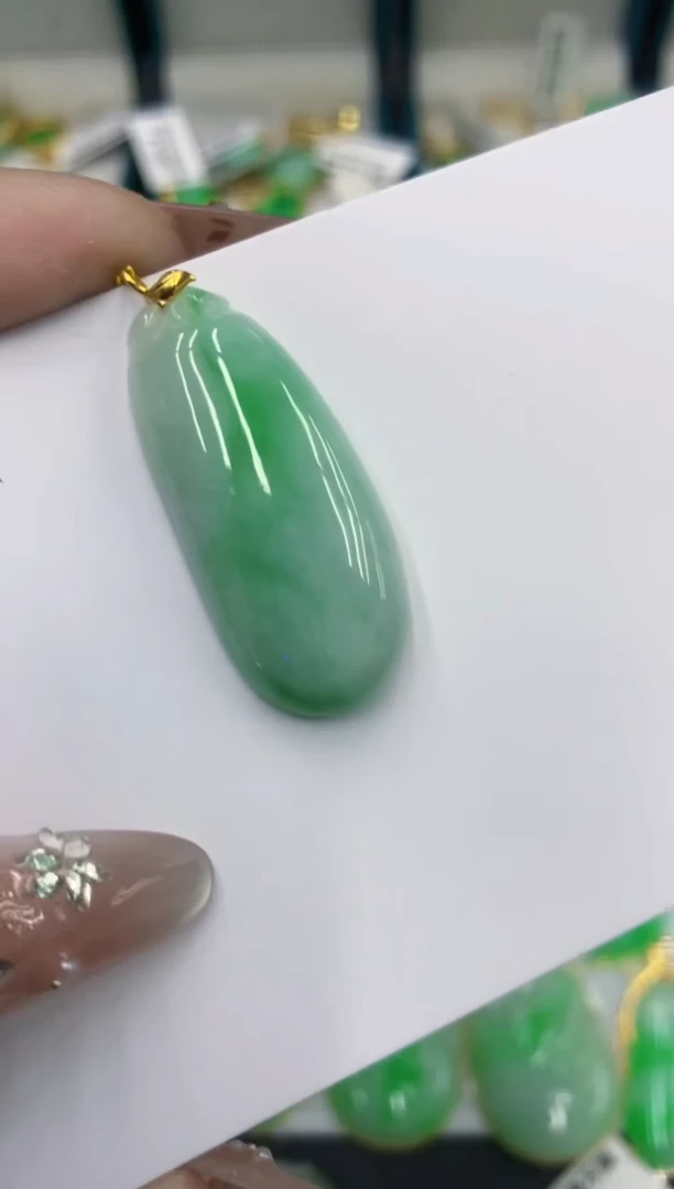 颈饰18K金镶嵌翡翠11111