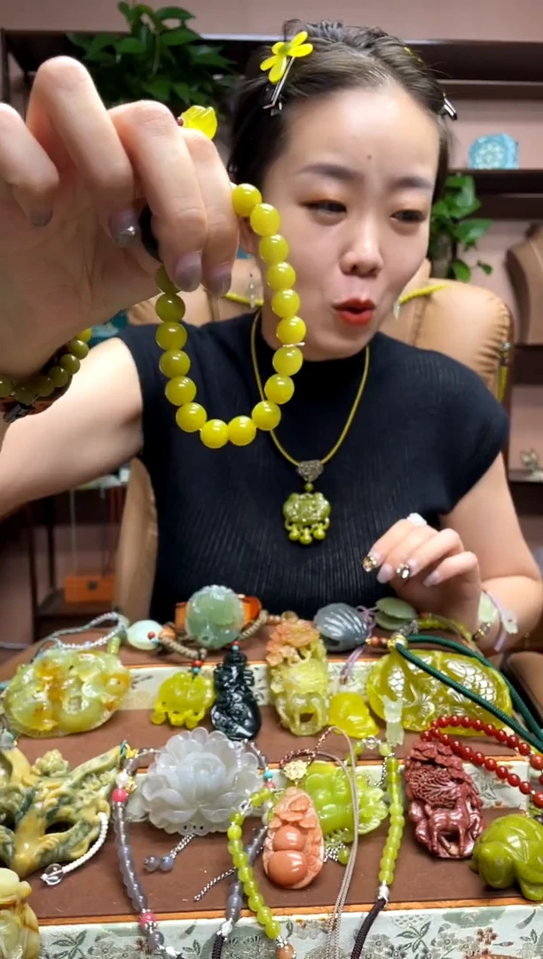 未镶嵌岫玉手串多样性发货发其中之一