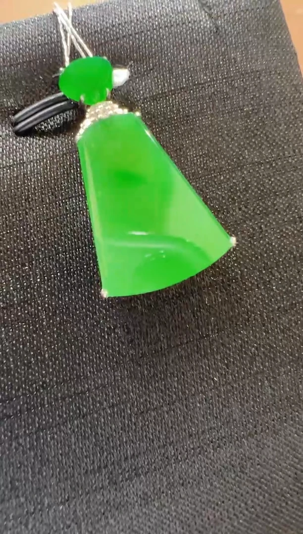 【闪购商品】翡翠吊坠(不含链)18K金镶嵌