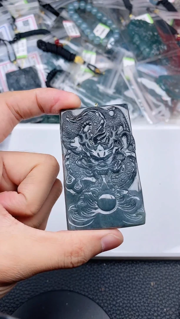 颈饰未镶嵌翡翠