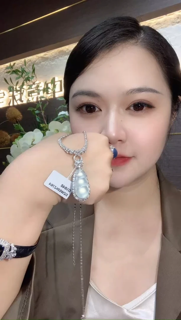 吊坠(不含链)18K金镶嵌翡翠D23