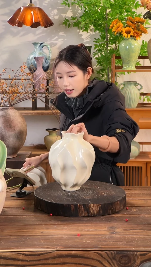 丝瓜纹中号花瓶白色