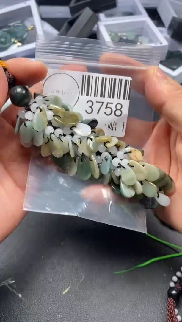 吊坠(不含链)未镶嵌翡翠3758