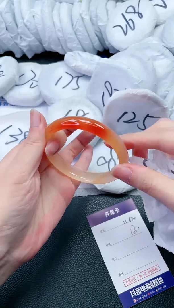 【闪购商品】石英质玉手镯未镶嵌M619