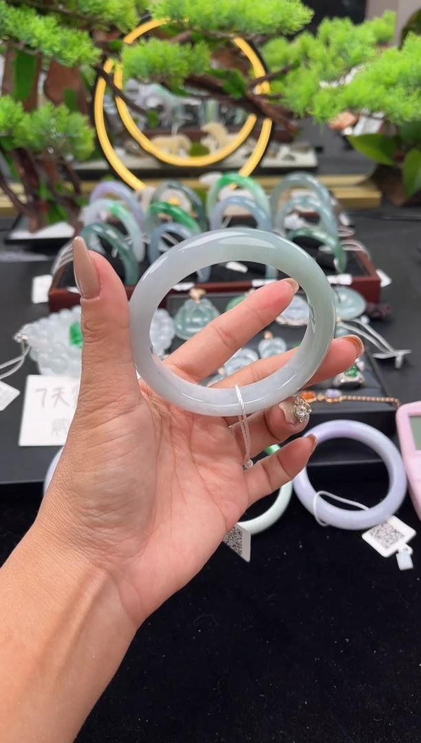 未镶嵌手镯翡翠手镯