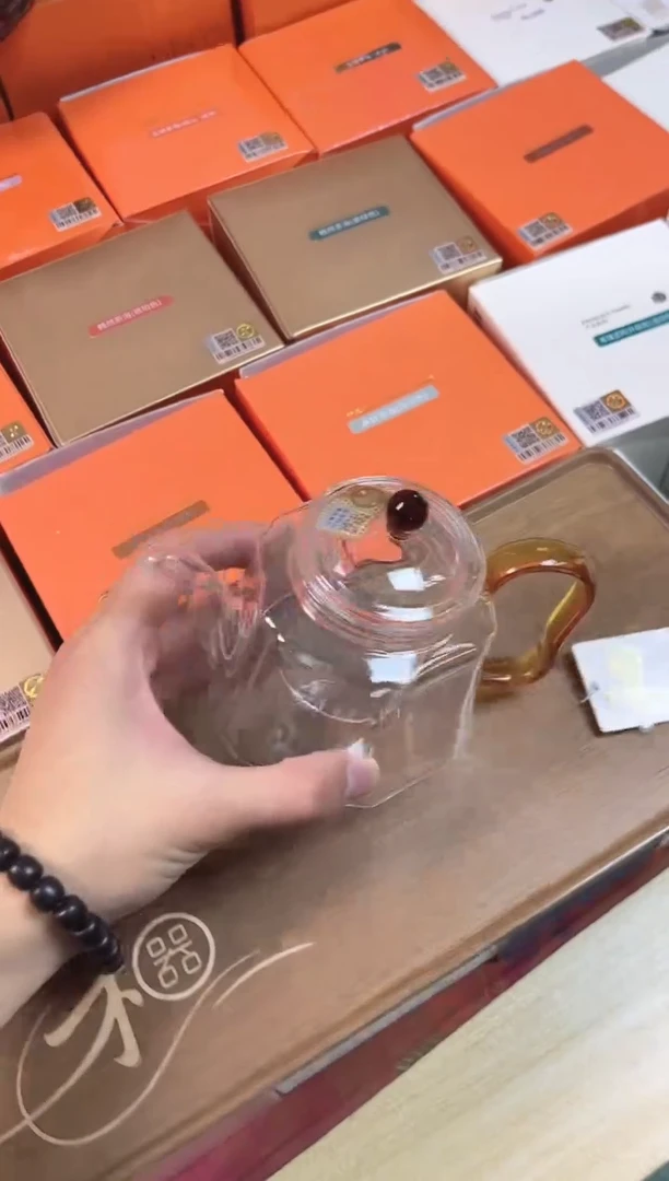 锦瑞壶琥珀色，，，，，，