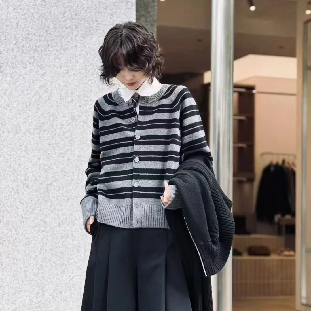 阿玛施AMASS新款舒适百搭质感羊毛宽松版型条纹针织开衫女 548033