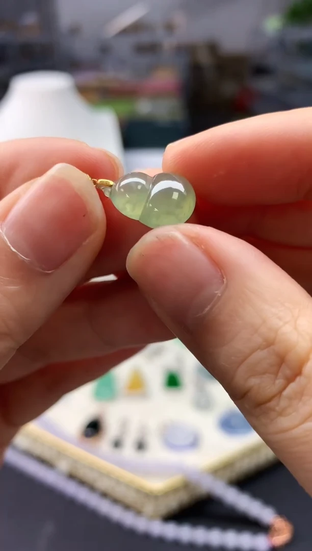 【闪购商品】翡翠颈饰18K金镶嵌翡翠葫芦|不退不换