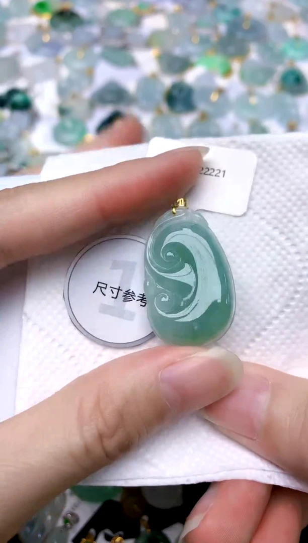 颈饰18K金镶嵌翡翠天然A货翡翠