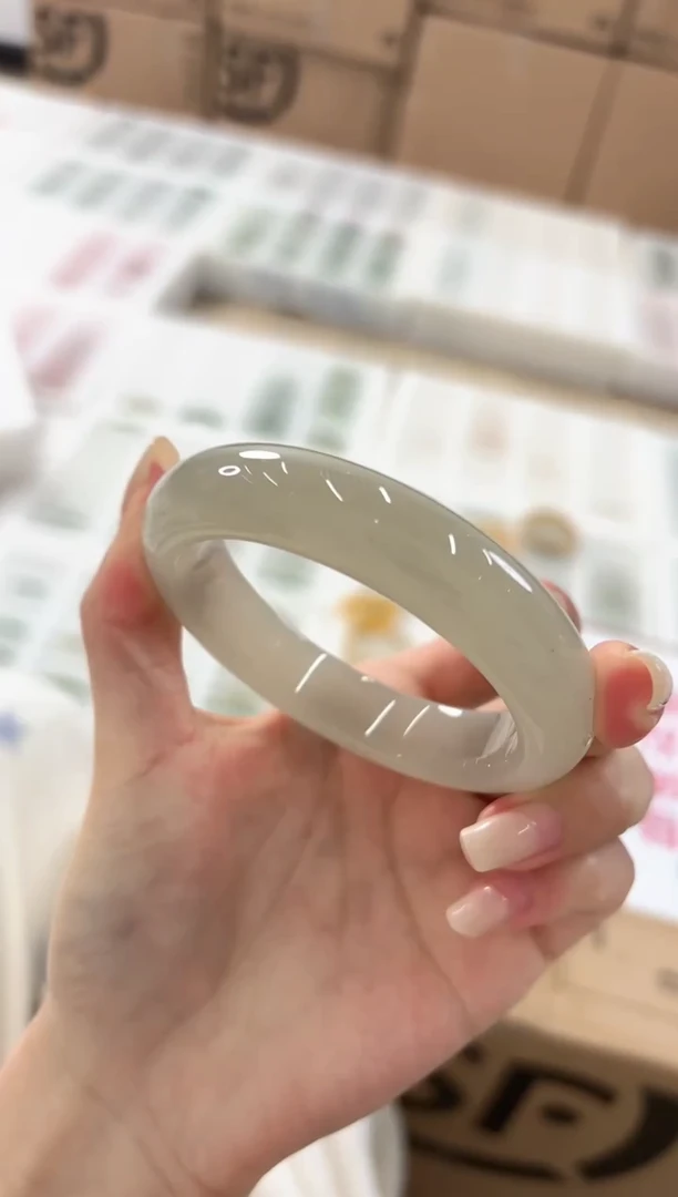 未镶嵌手镯石英质玉4-56D