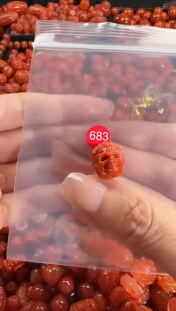颈饰未镶嵌南红玛瑙1