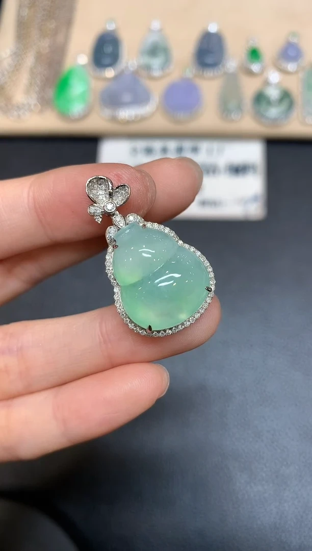 【闪购商品】翡翠吊坠(不含链)18K金镶嵌葫芦【无服务费