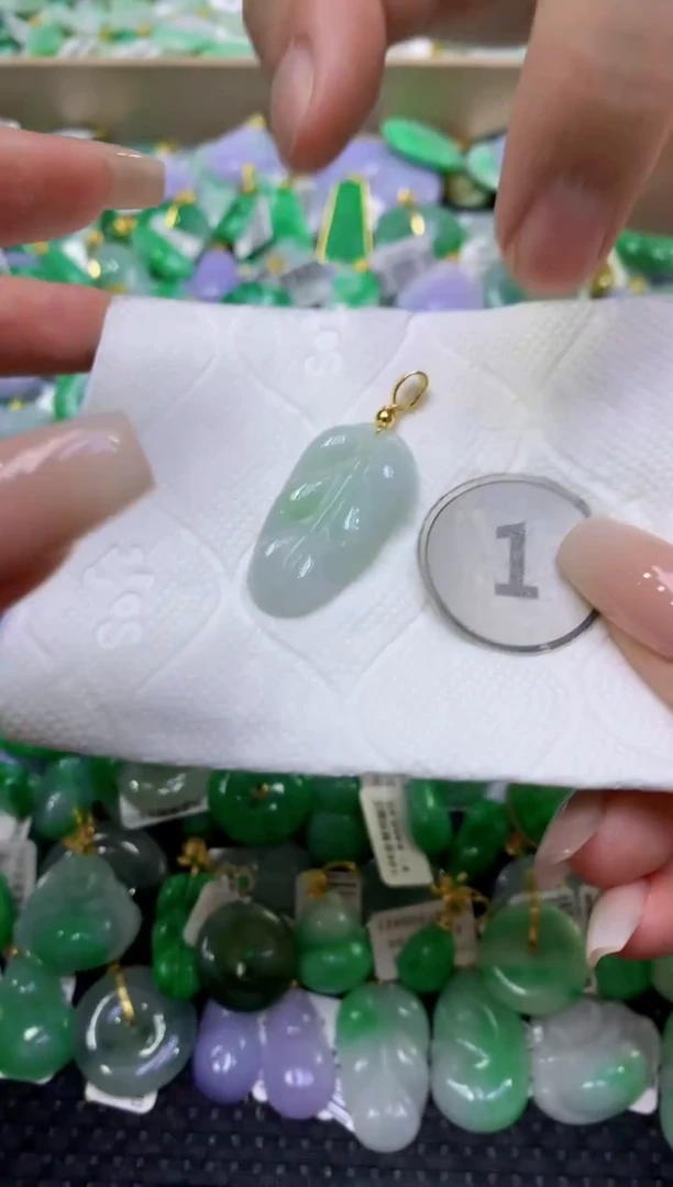 颈饰未镶嵌翡翠天然缅甸翡翠A货